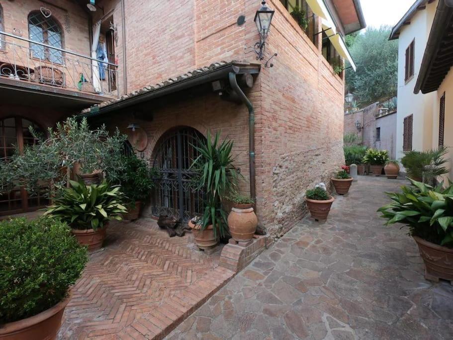 Casa Lazzaro Al Centro Di Siena Villa Eksteriør billede